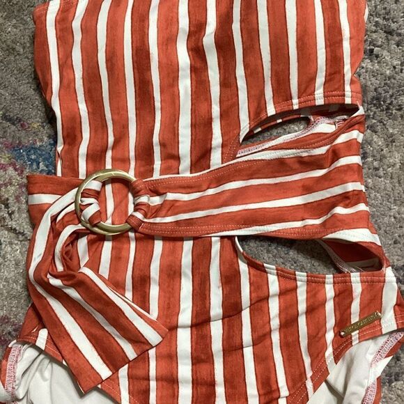 New. Vince Camuto stripe swimsuit. MSRP $139. Size 6 - Picture 14 of 16